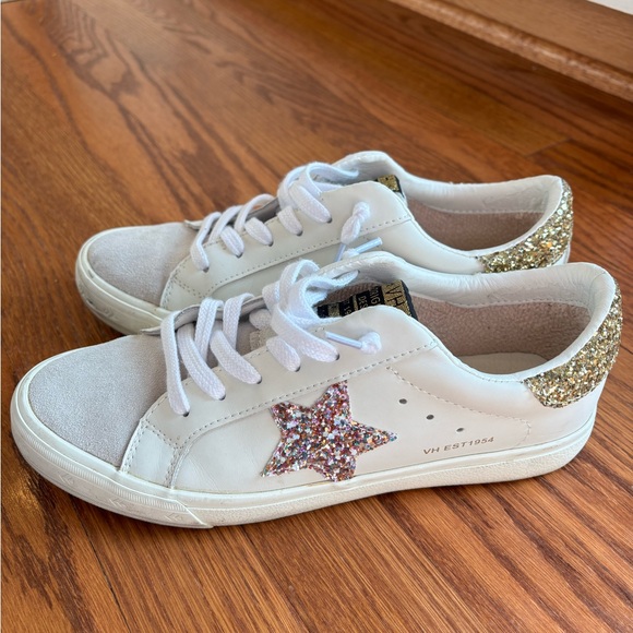 Vintage Havana White and Gold Sneakers - Picture 1 of 8